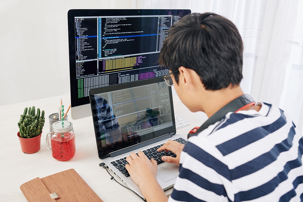 nastolatek programujący w C++